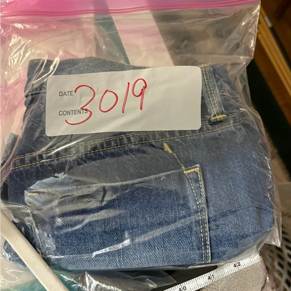 Mossimo women’s size 00/24 Boyfriend‎ Midi denim blue jean shorts distressed